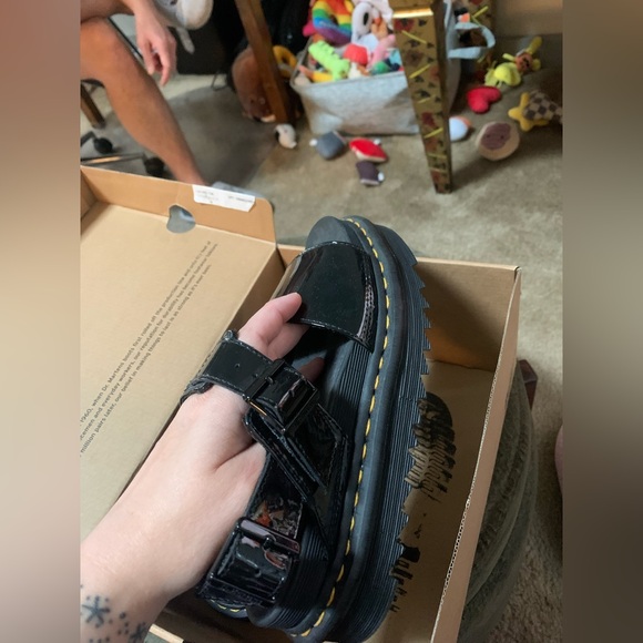 NEW in box - Dr. Martens Voss Black Patent Lamper Sandals - Picture 4 of 6